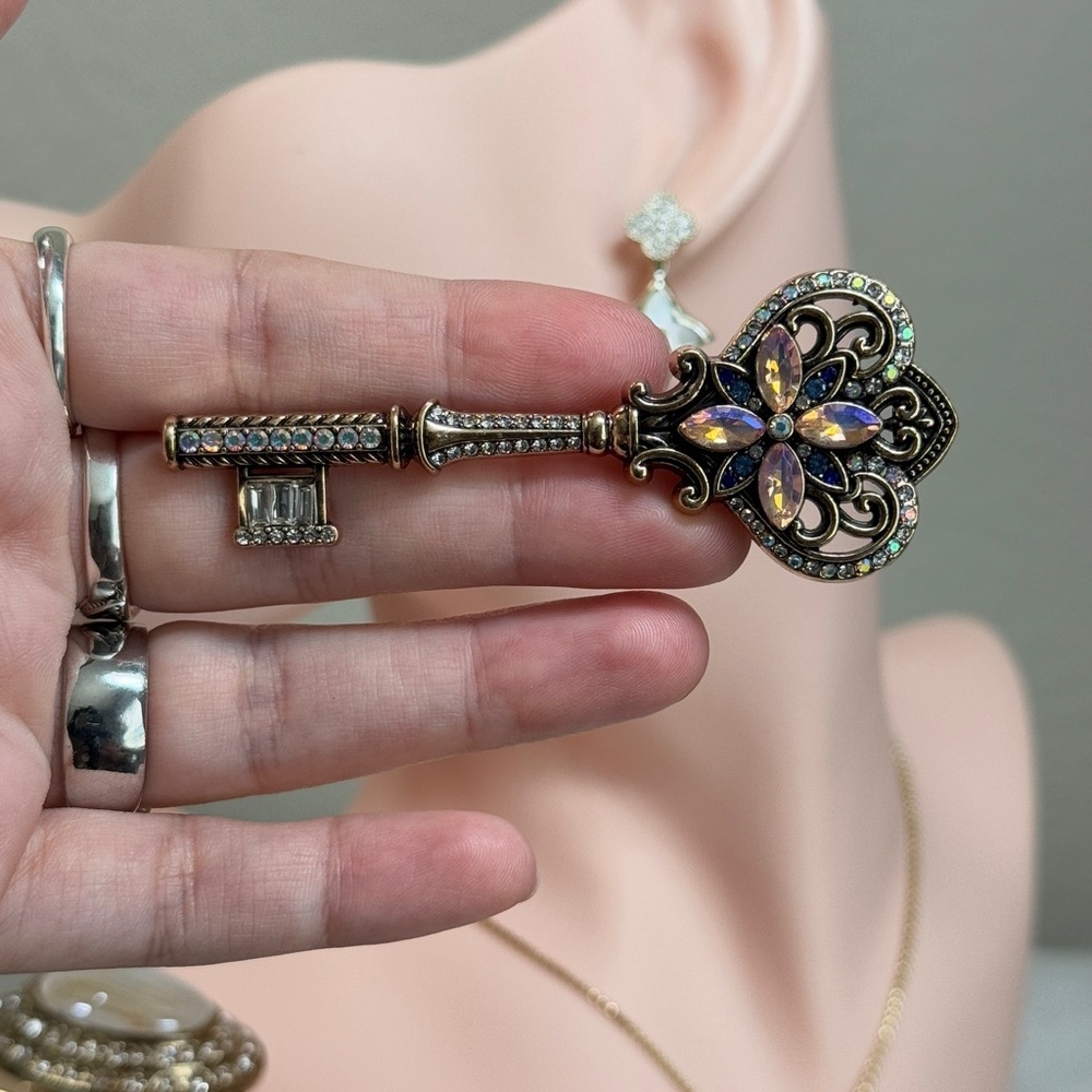 ⚜️ Magical Kéy Vintage Gold Brooch With  Zirconia 🔑 💎 - Picture 3 of 7